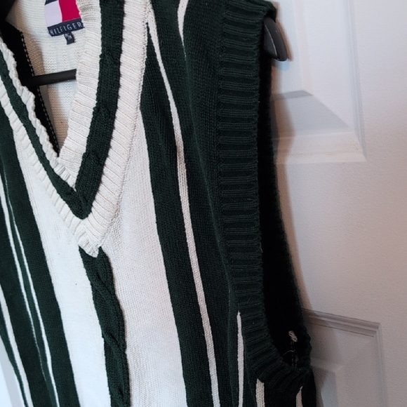 Tommy Hilfiger Green and Off-White V-Neck Sweater Vest - Picture 4 of 5